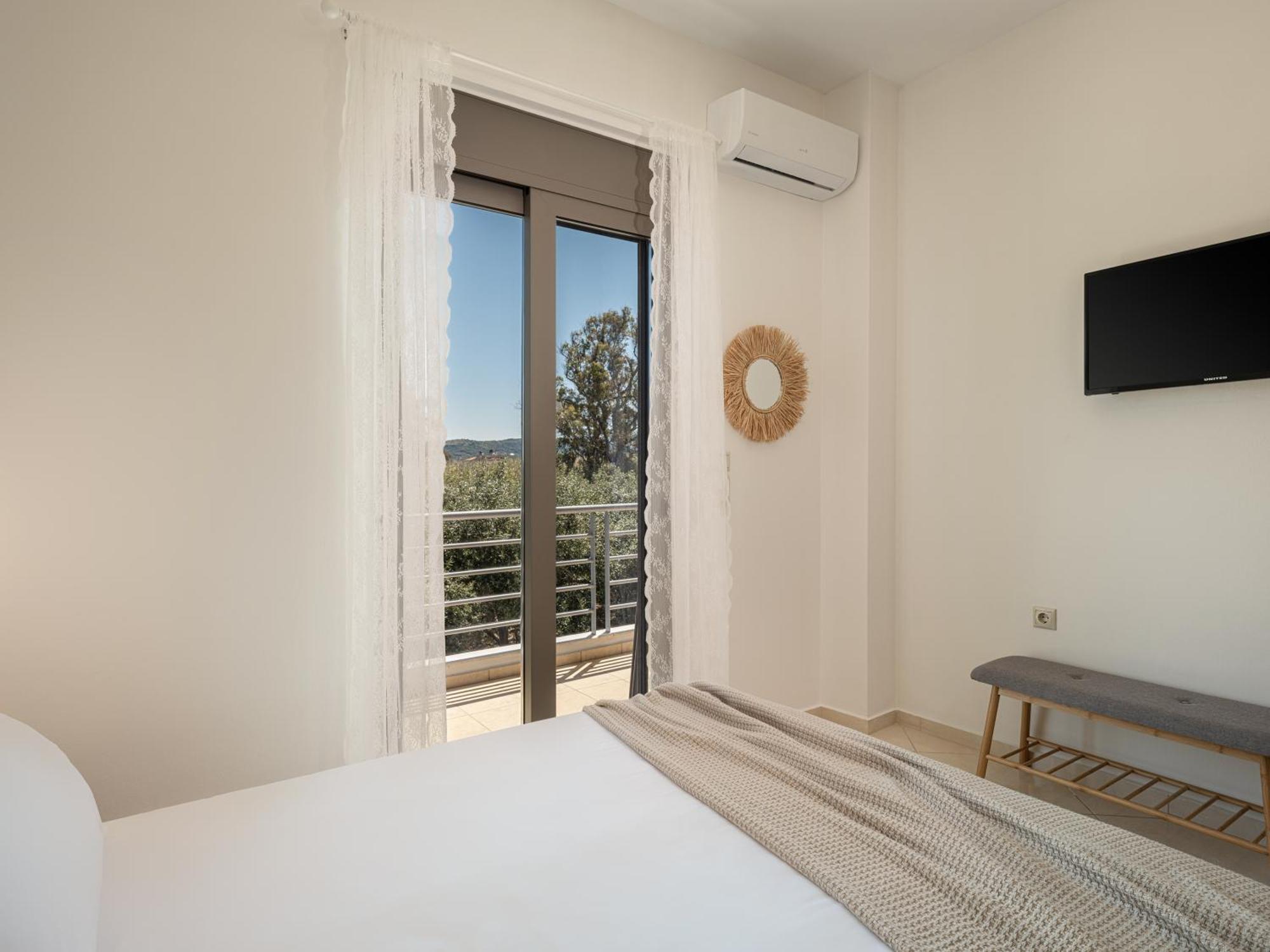 Sol Luxury Apartment - Close To The Beach With A Private Mini Pool Hriszí Aktí Haniá Kültér fotó