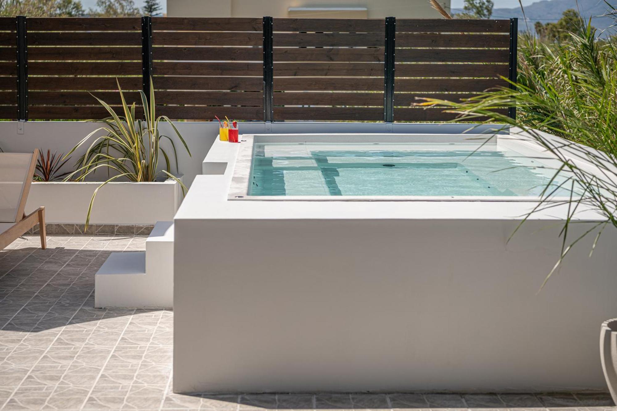 Sol Luxury Apartment - Close To The Beach With A Private Mini Pool Hriszí Aktí Haniá Kültér fotó